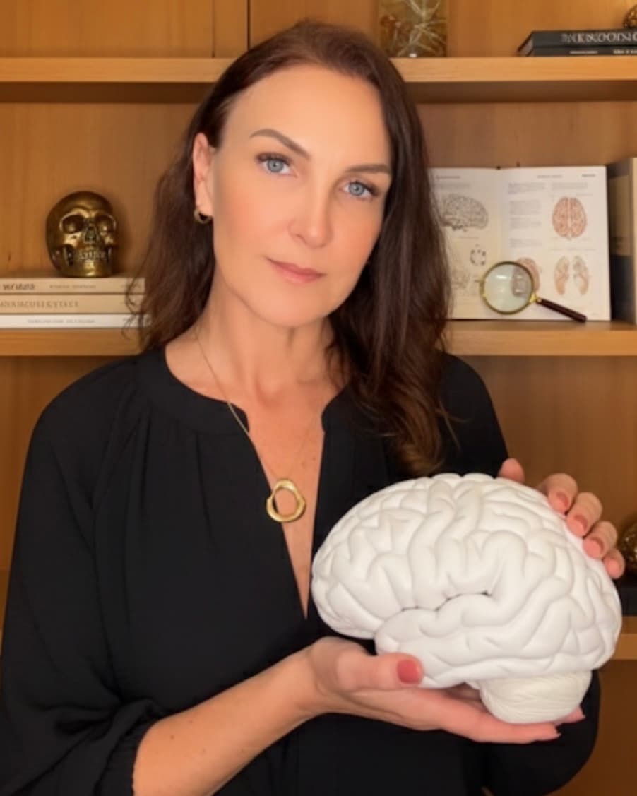 Sandra Lamb, Psicopedagoga e Neuropsicopedagoga